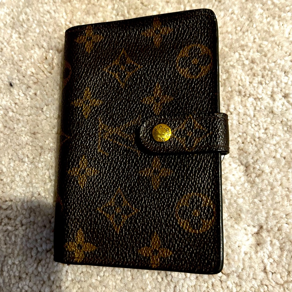 Louis Vuitton Monogram Kiss Lock Wallet